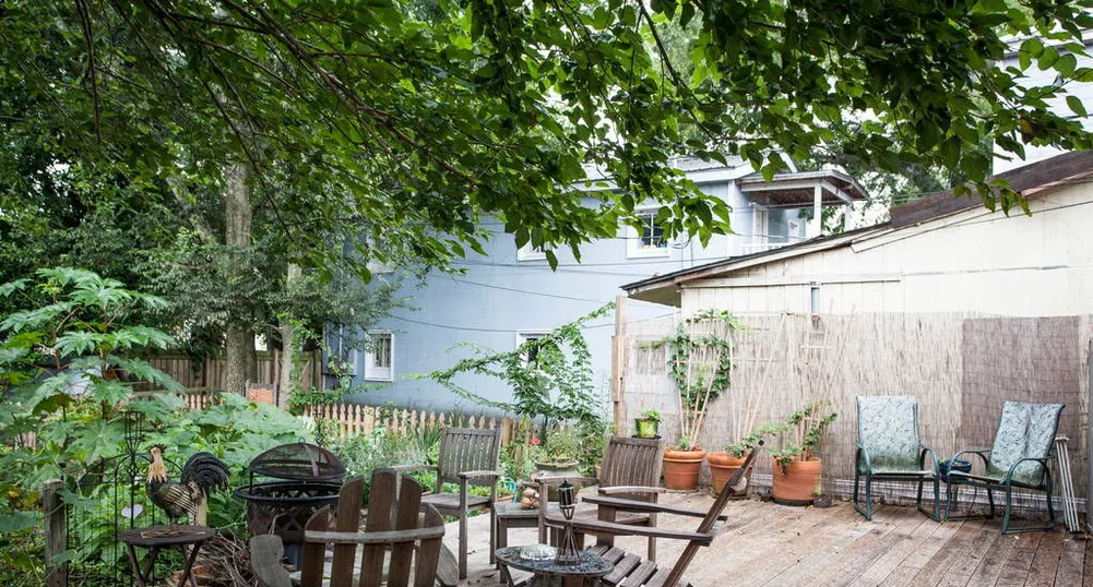 Тези предложения от Airbnb включват кози, градини и зеленина