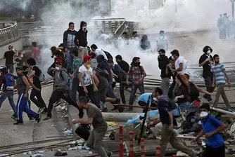 Сблъсъци между полиция и протестиращи в Турция