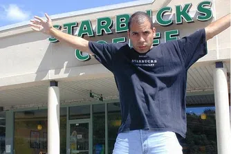 Фен на Starbucks ще посети всяко едно тяхно заведение в света