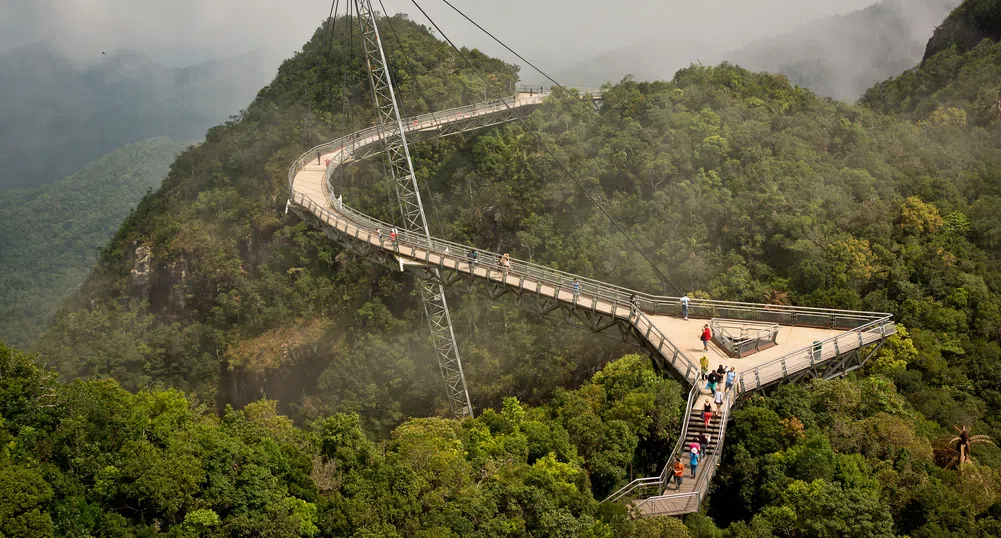 Най-невероятният въжен мост: Langkawi Sky Bridge