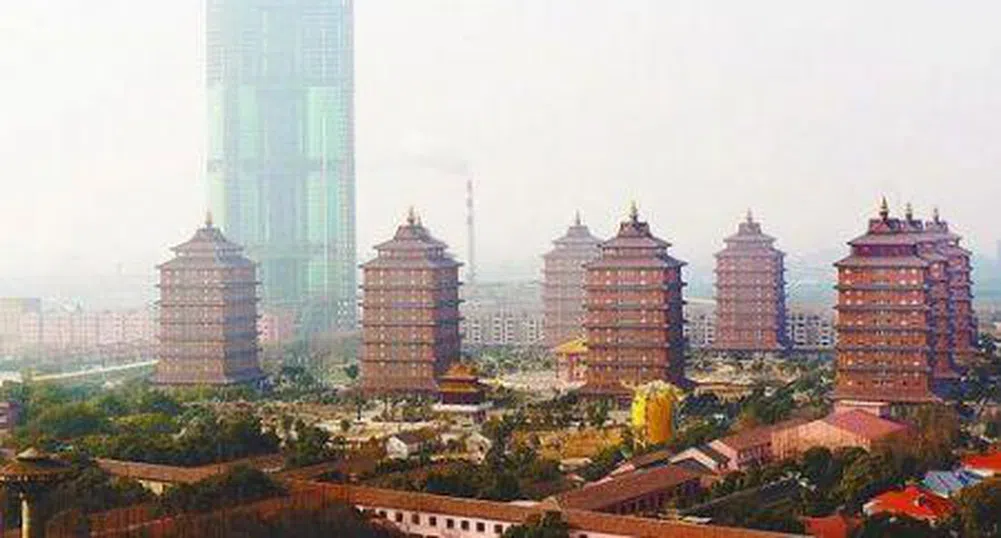 Китайското село завършва първия си небостъргач през юни