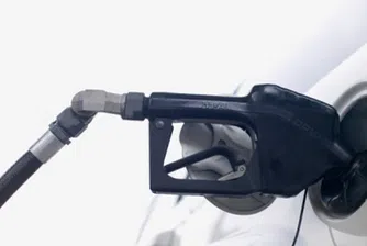 Зареждаме повече бензин и по-малко дизел