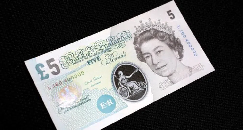 Великобритания пусна пластмасови банкноти