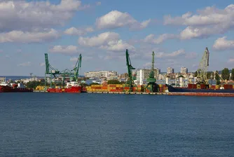 Китайци купиха най-голямото гръцко пристанище