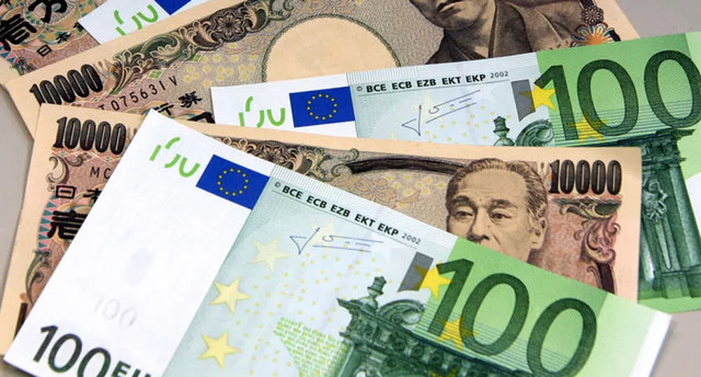 Еврото и йената със спад