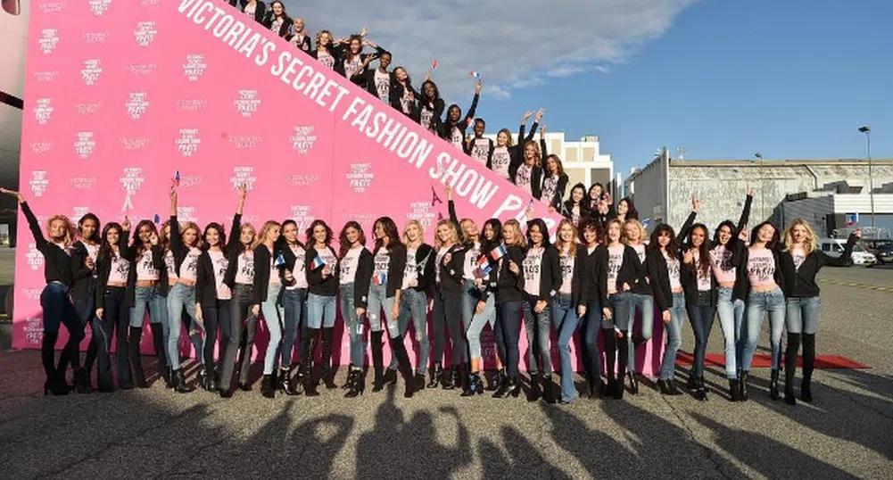 Как пътуват ангелите на Victoria's Secret