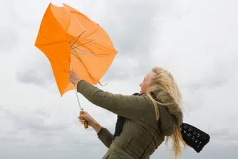 Оранжев код в 20 области за бурен вятър и валежи