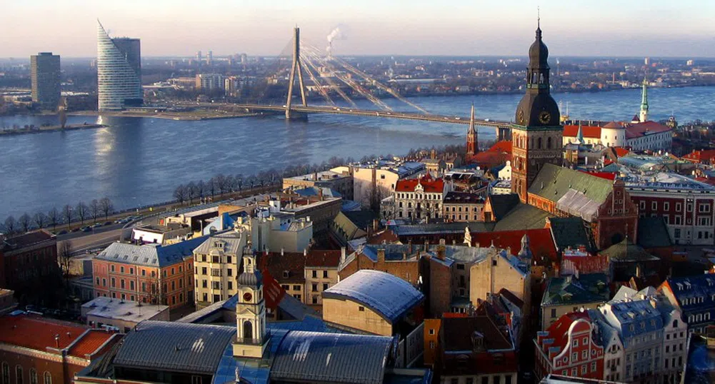 Единодушно приемат Латвия в еврозоната от 2014 г.