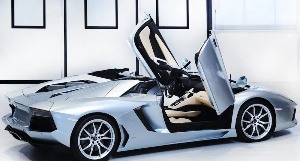 Lamborghini избра нетрадиционно представяне на новия Aventador