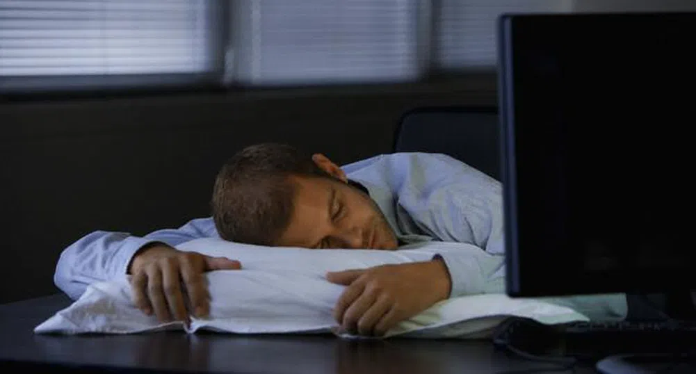 Как недоспиването влияе на работата ви?
