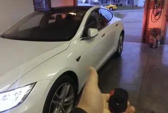 Колите на Tesla вече могат да се паркират сами