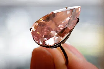 Рядък розов диамант продаден за 32 млн. долара