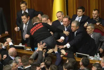 Отново бой в украинския парламент