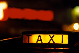 Лондончанин превърна таксито си в хотел