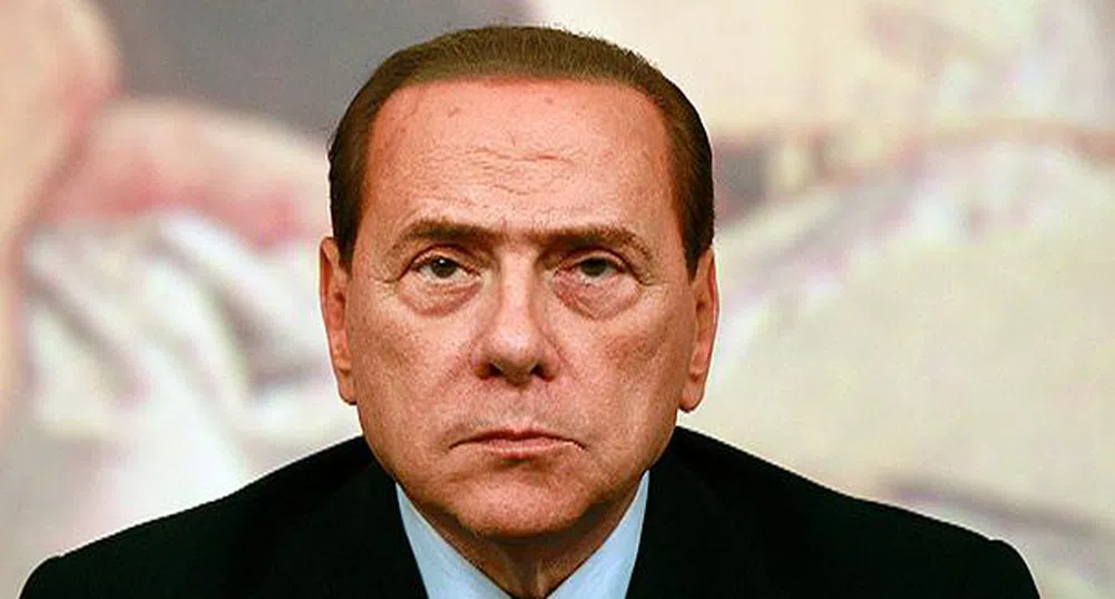 Берлускони си счупил глезена, ще ходи с патерици