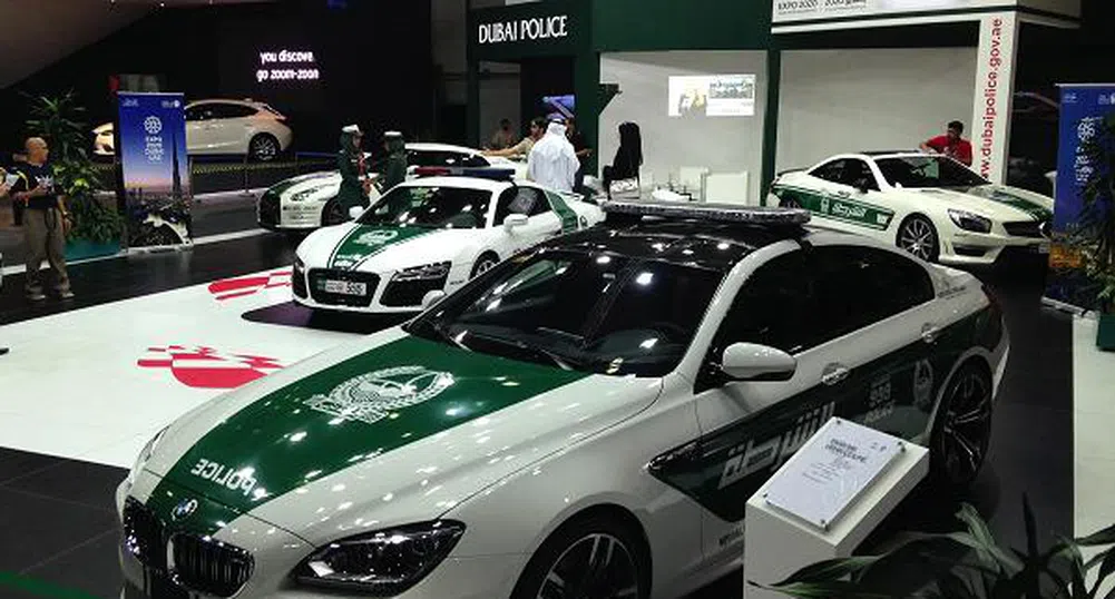 Дубайската полиция показа официално луксозния си автопарк