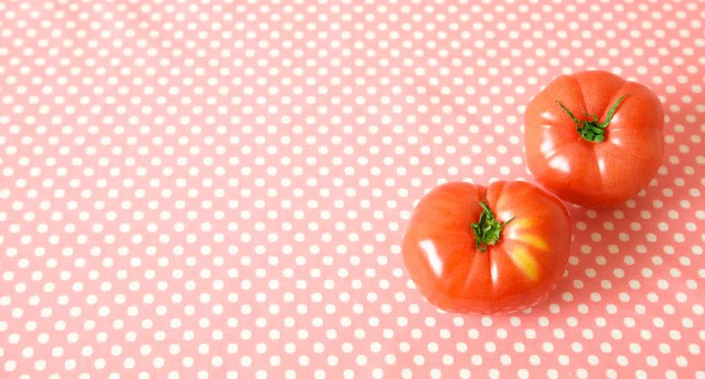 Български домати и краставици на масата за Гергьовден