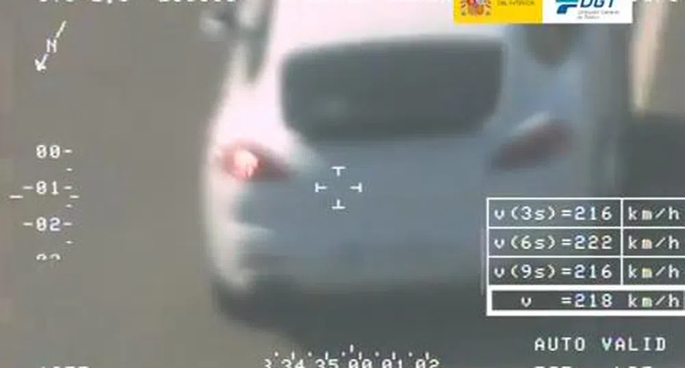 Porsche лети с 220 км/ч и дете без колан по магистралата (видео)