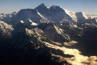 Google Street View вече и с гледка от Еверест