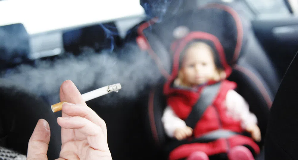 Ще забраняват пушенето в автомобили с деца в Англия