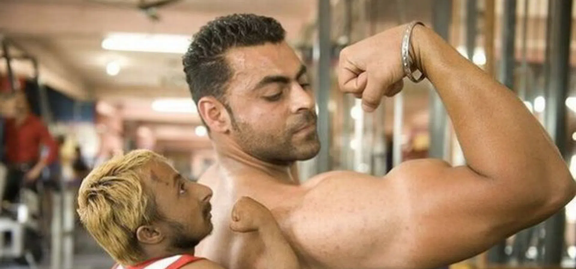 Йоко ширагами вампир. Самый маленький бодибилдер. Сильный человек. Сильный волевой мужчина. Я и правда самый сильный.