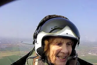 92-годишна жена-пилот летя за последен път (видео)