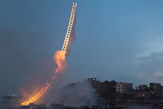Огнена стълба в небето – най-невероятните фойерверки