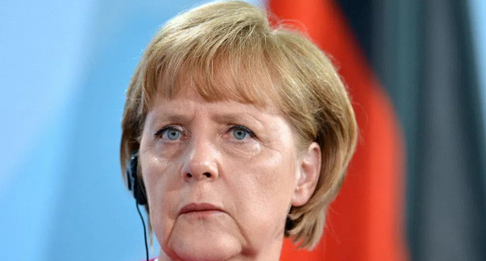 Меркел кацна в Гърция, посрещат я стачки и драконовски мерки за сигурност