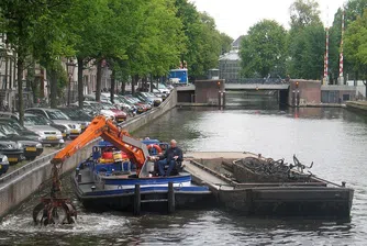 Риболов на велосипеди - професия на пълен работен ден в Амстердам