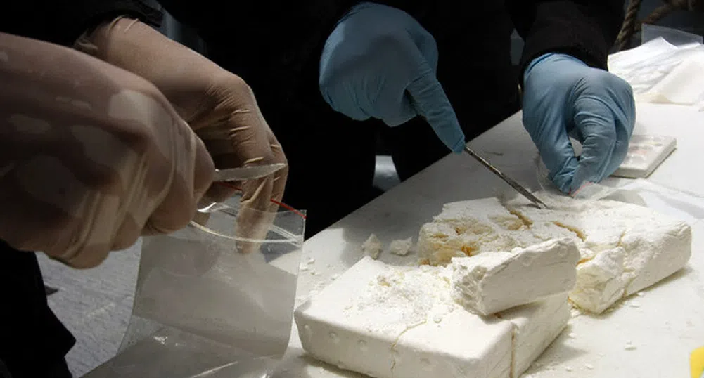 Конфискуваха 1.3 тона кокаин на самолет на Air France в Париж