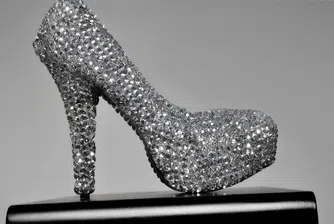 10 обувки, покрити с диаманти