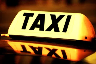 Такси кара със 100 км/ч в бус лентата на софийски булевард