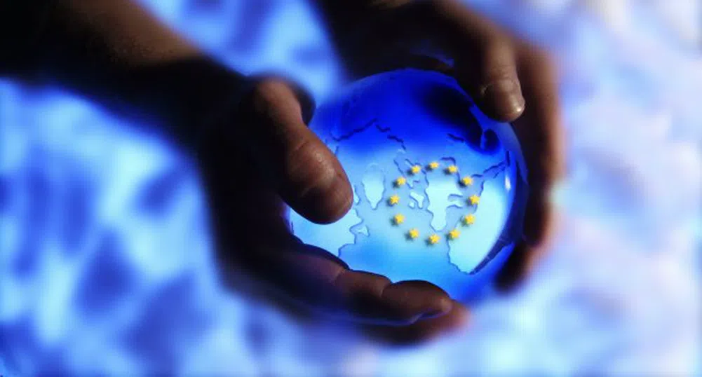 Евробарометър: Българите най-позитивни за ЕС