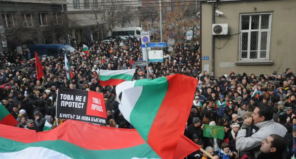 Протести в страната и тази вечер