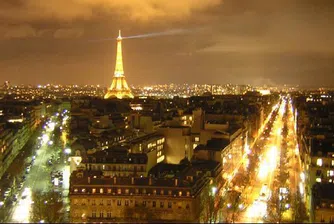 Париж си ляга рано