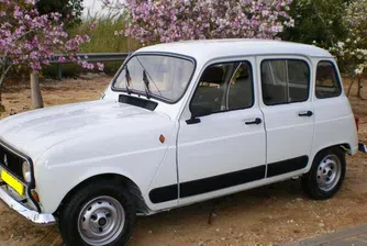 Новата кола на папата е Renault от 1984 г.
