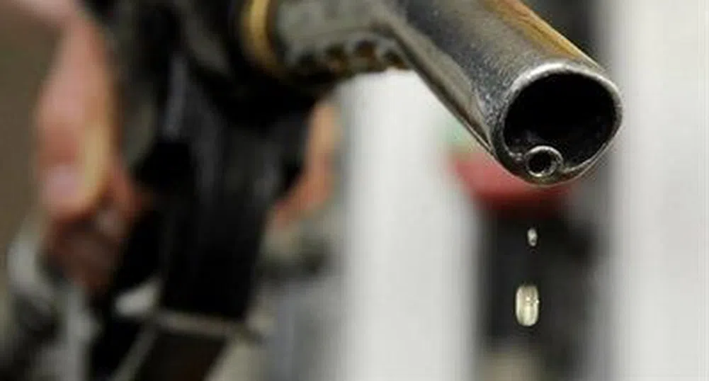 Рекорден спад на цените на основните горива
