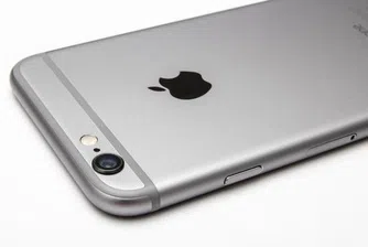 Apple вдигна цената на iPhone в Русия заради рублата