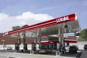 Лукойл България вдига производствените цени на горивата