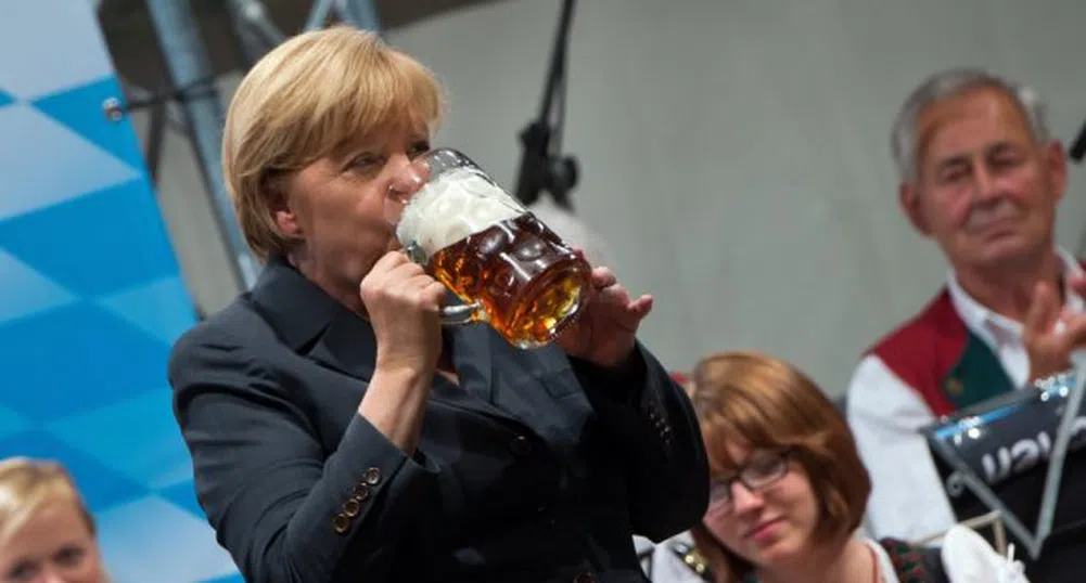 Меркел дължи на партията си 9500 евро членски внос