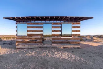 Архитект създаде прозрачна къща с помощта на огледала