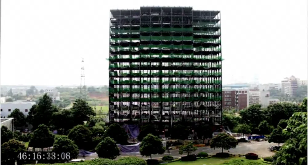 Ето как се строи хотел на 15 етажа за една седмица (видео)