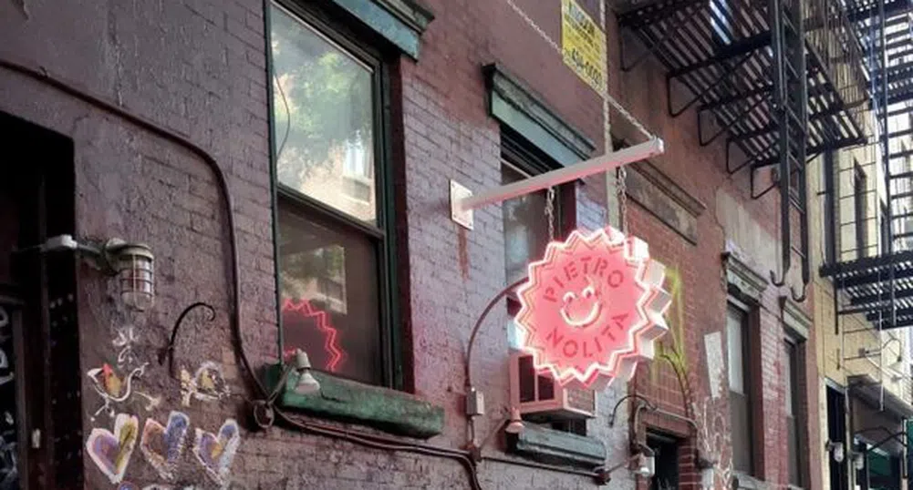 Разгледайте единствения изцяло розов ресторант в Ню Йорк