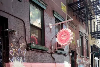 Разгледайте единствения изцяло розов ресторант в Ню Йорк