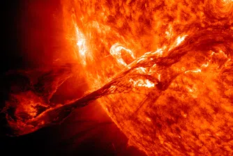 Две от най-мощните слънчеви изригвания атакуват Земята