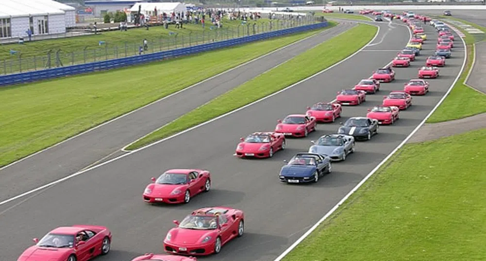 964 Ferrari-та влязоха с мръсна газ в Гинес