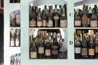 Холандец продава цяла колекция с алкохол от преди векове