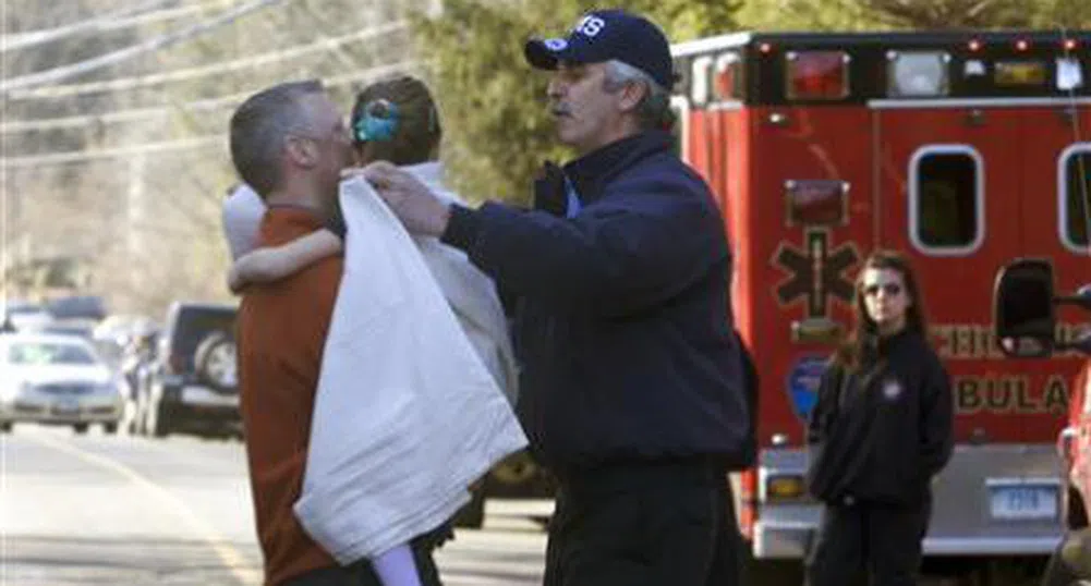 20 деца и 6 възрастни застреляни в начално училище в САЩ