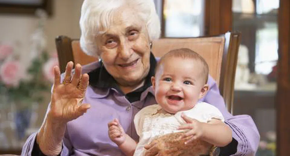 Отчитат два бума в България: на пенсионерите и на бебета