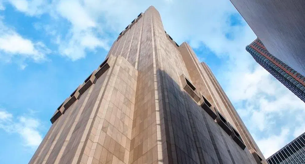 Небостъргачът без прозорци, който издържа на ядрена атака